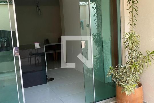 Área Externa de casa à venda com 2 quartos, 100m² em Jardim Vitoria, Belo Horizonte