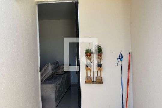Entrada de casa à venda com 2 quartos, 100m² em Jardim Vitoria, Belo Horizonte