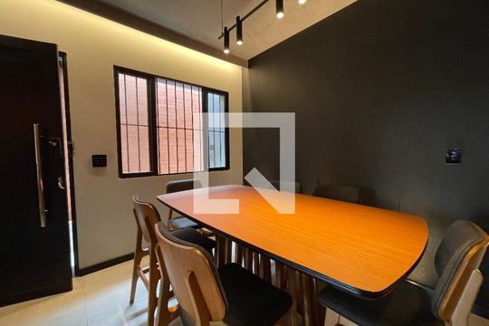 Sala de casa à venda com 3 quartos, 140m² em Jardim Bonfiglioli, São Paulo