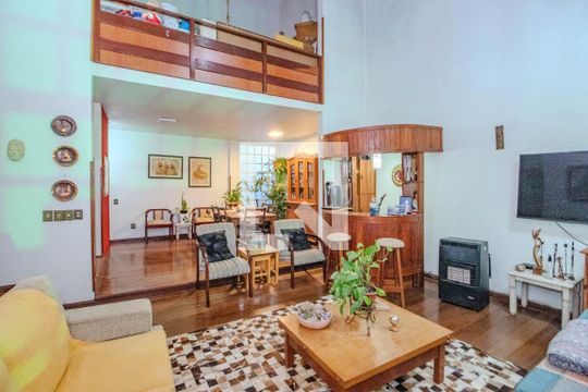 Sala de casa à venda com 3 quartos, 380m² em Vila Ipiranga, Porto Alegre