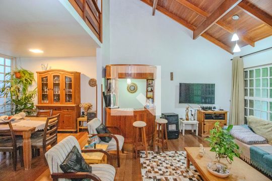 Sala de casa à venda com 3 quartos, 380m² em Vila Ipiranga, Porto Alegre