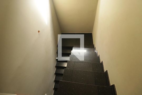Escada de casa à venda com 3 quartos, 223m² em Jardim Novo Mundo, Várzea Paulista