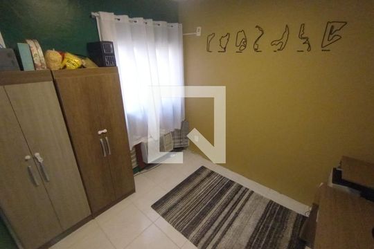 Quarto de casa à venda com 3 quartos, 110m² em Olaria, Canoas