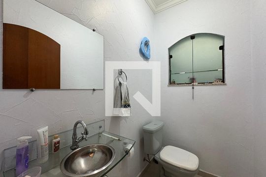 Lavabo  de casa à venda com 3 quartos, 260m² em Vila Guaraciaba, Santo André