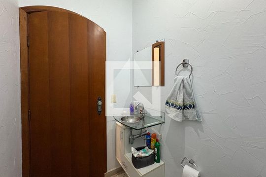 Lavabo  de casa à venda com 3 quartos, 260m² em Vila Guaraciaba, Santo André
