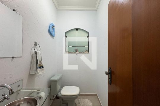 Lavabo  de casa à venda com 3 quartos, 260m² em Vila Guaraciaba, Santo André