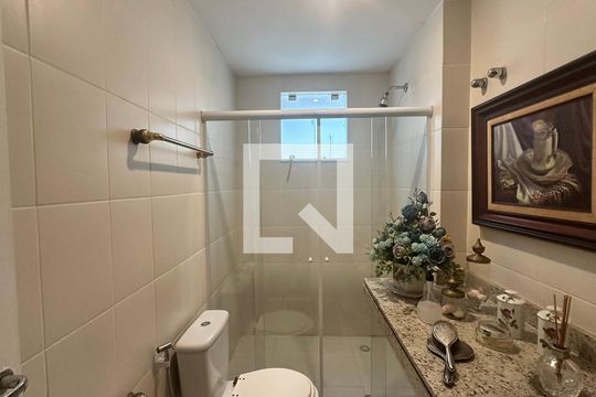 Lavabo de casa de condomínio para alugar com 5 quartos, 250m² em Barra da Tijuca, Rio de Janeiro