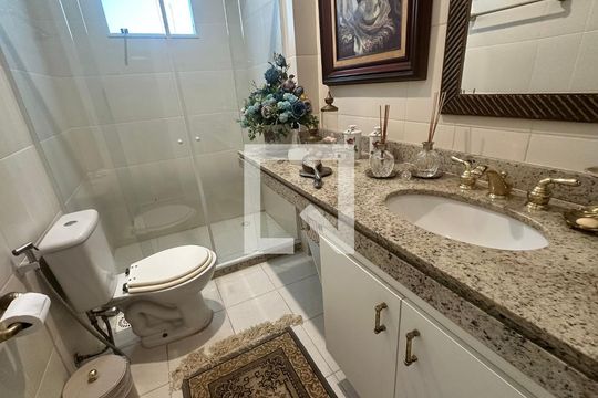 Lavabo de casa de condomínio para alugar com 5 quartos, 250m² em Barra da Tijuca, Rio de Janeiro