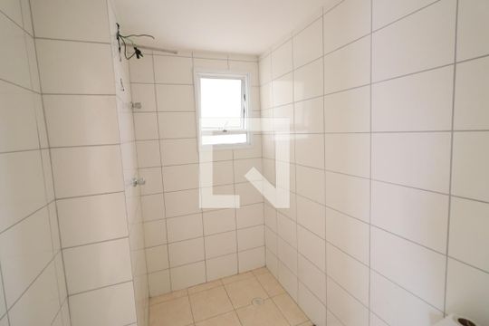 Banheiro de apartamento à venda com 2 quartos, 47m² em Quitaúna, Osasco