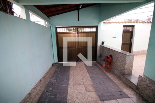 Garagem de casa à venda com 3 quartos, 100m² em Parada de Lucas, Rio de Janeiro