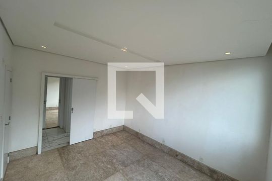 Quarto 3 de casa de condomínio à venda com 4 quartos, 700m² em Jardim Serrano, Nova Lima