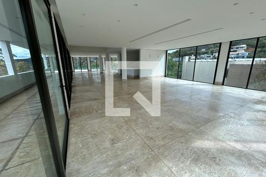 Sala de casa de condomínio para alugar com 4 quartos, 700m² em Jardim Serrano, Nova Lima