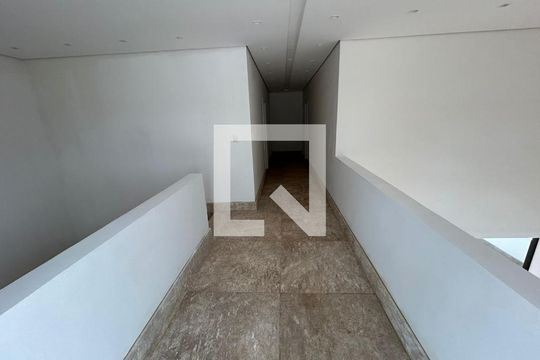 Corredor de casa de condomínio à venda com 4 quartos, 700m² em Jardim Serrano, Nova Lima