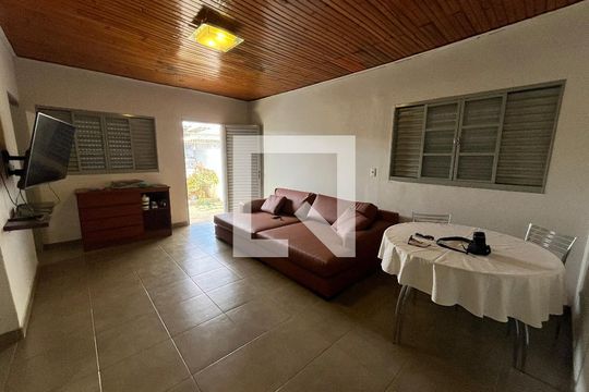 Sala de casa para alugar com 3 quartos, 100m² em Taguaritinga, Brasília