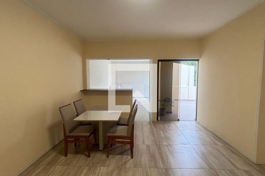 Sala  de casa de condomínio à venda com 2 quartos, 80m² em Jardim Stetel, Santo André
