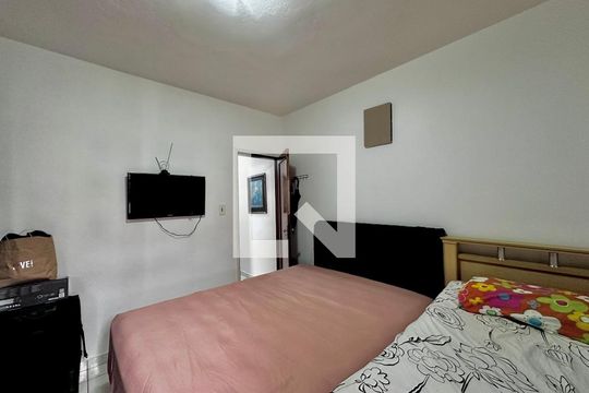 Quarto 2 de casa para alugar com 2 quartos, 81m² em Vila Cordeiro, São Paulo