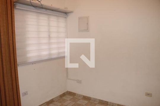 Sala de casa para alugar com 2 quartos, 70m² em Jardim Nayara, Embu das Artes