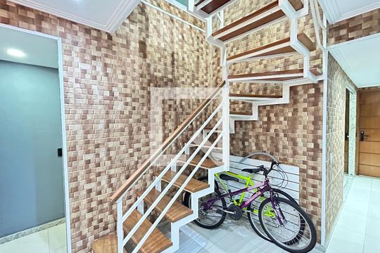 Escada de apartamento à venda com 3 quartos, 165m² em Engenho de Dentro, Rio de Janeiro