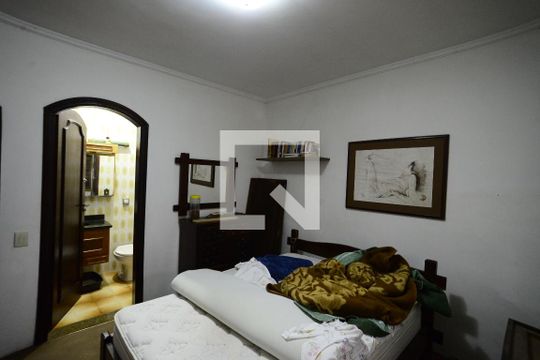 Suíte de casa à venda com 4 quartos, 250m² em Vila Dom Pedro I, São Paulo