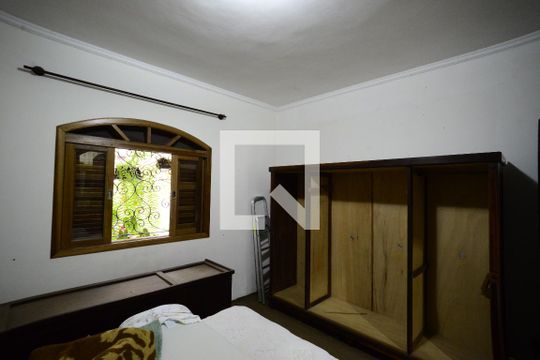 Suíte de casa à venda com 4 quartos, 250m² em Vila Dom Pedro I, São Paulo