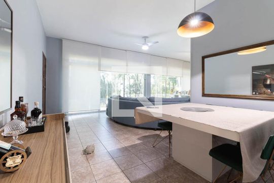 Sala de casa à venda com 3 quartos, 250m² em Bosque da Saúde, São Paulo