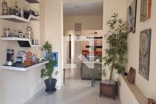 Casa à venda com 3 quartos, 200m² em Parque Imperial, São Paulo
