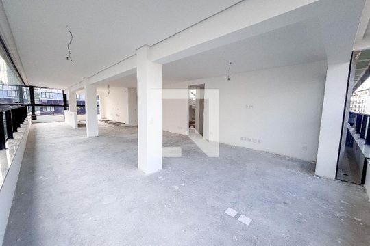 Sala/Cozinha de apartamento à venda com 3 quartos, 264m² em Vila Madalena, São Paulo