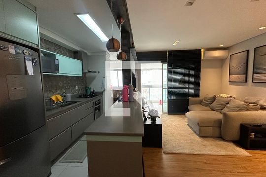 Sala de apartamento para alugar com 2 quartos, 78m² em Empresarial 18 do Forte, Barueri