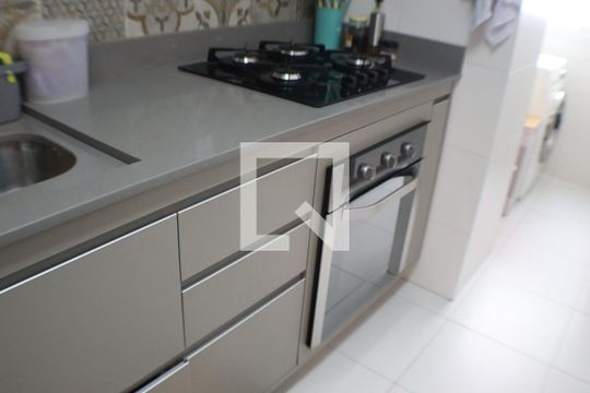 Cozinha de apartamento para alugar com 2 quartos, 78m² em Empresarial 18 do Forte, Barueri