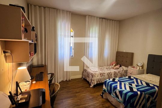 Quarto 2 de casa à venda com 3 quartos, 450m² em Novo Progresso, Contagem