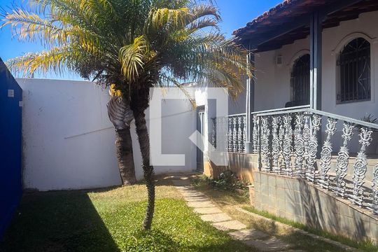 Área Externa de casa à venda com 3 quartos, 450m² em Novo Progresso, Contagem
