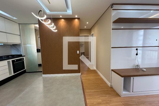 Sala de apartamento à venda com 2 quartos, 61m² em Jardim Tupanci, Barueri