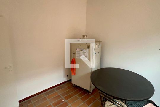 Edícula de casa para alugar com 4 quartos, 306m² em Paraíso, São Paulo