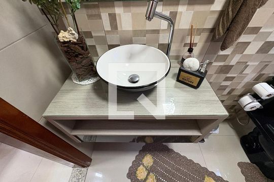 Lavabo de casa à venda com 3 quartos, 185m² em Vila Curuçá, Santo André
