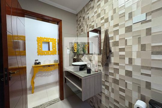 Lavabo de casa à venda com 3 quartos, 185m² em Vila Curuçá, Santo André