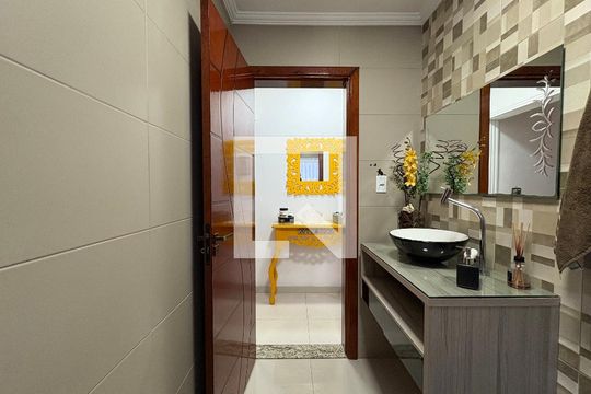 Lavabo de casa à venda com 3 quartos, 185m² em Vila Curuçá, Santo André