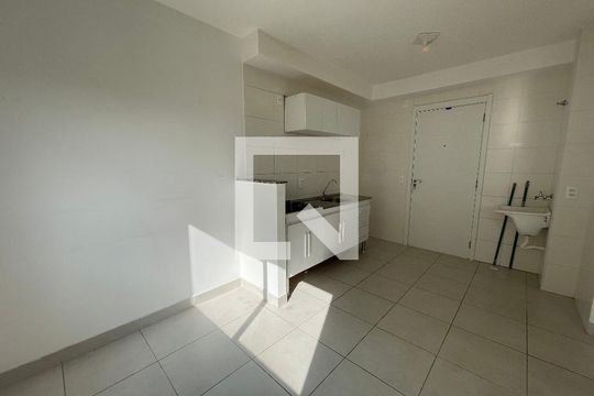 Sala de apartamento para alugar com 2 quartos, 33m² em Jardim Celeste, São Paulo