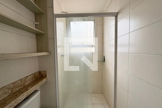 Banheiro de apartamento à venda com 2 quartos, 44m² em Parque Sao Vicente, Santo André