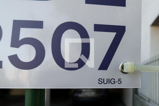 Placa de apartamento à venda com 3 quartos, 76m² em Vila Ipiranga, Porto Alegre