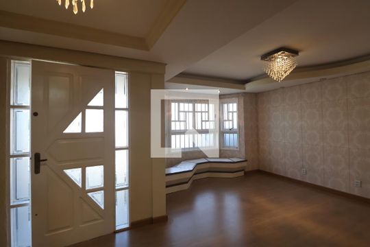 Sala 1 de casa à venda com 3 quartos, 270m² em Rio Branco, Canoas