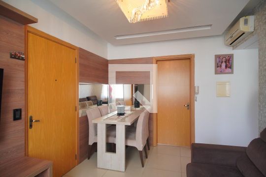 Sala de apartamento para alugar com 2 quartos, 68m² em São Jorge, Novo Hamburgo