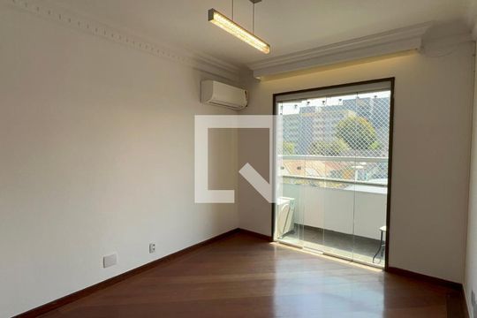 Sala de apartamento à venda com 2 quartos, 88m² em Vila Madalena, São Paulo