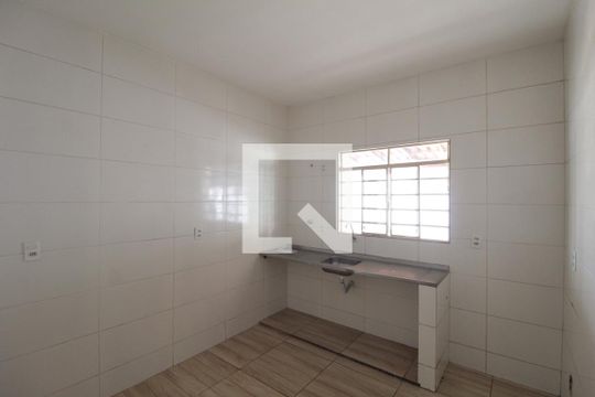 Casa à venda com 4 quartos, 247m² em Santa Monica, Belo Horizonte