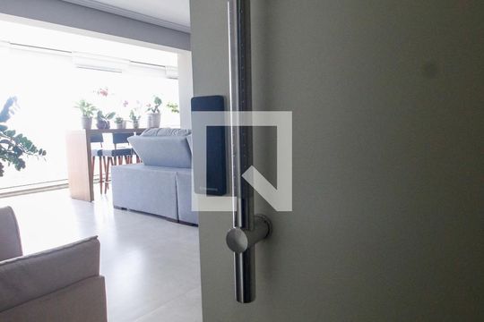 Fechadura eletrônica de apartamento para alugar com 3 quartos, 145m² em Jardim Lar Sao Paulo, São Paulo