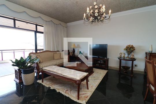 Sala de estar de apartamento para alugar com 4 quartos, 350m² em Jardim Guanabara, Rio de Janeiro