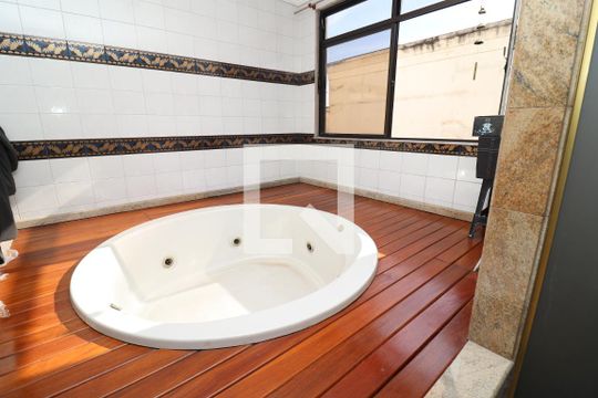 Banheiro da Suíte 3 de apartamento para alugar com 4 quartos, 350m² em Jardim Guanabara, Rio de Janeiro