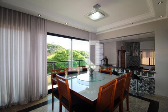 Sala 1 de casa à venda com 3 quartos, 380m² em Vila Maria Luisa, São Paulo