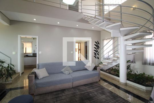Sala 1 de casa à venda com 3 quartos, 380m² em Vila Maria Luisa, São Paulo