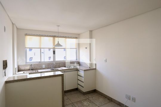 Sala/Cozinha de kitnet/studio à venda com 1 quarto, 29m² em Savassi, Belo Horizonte