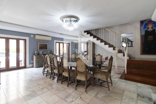 Sala de casa à venda com 5 quartos, 900m² em Cavalhada, Porto Alegre